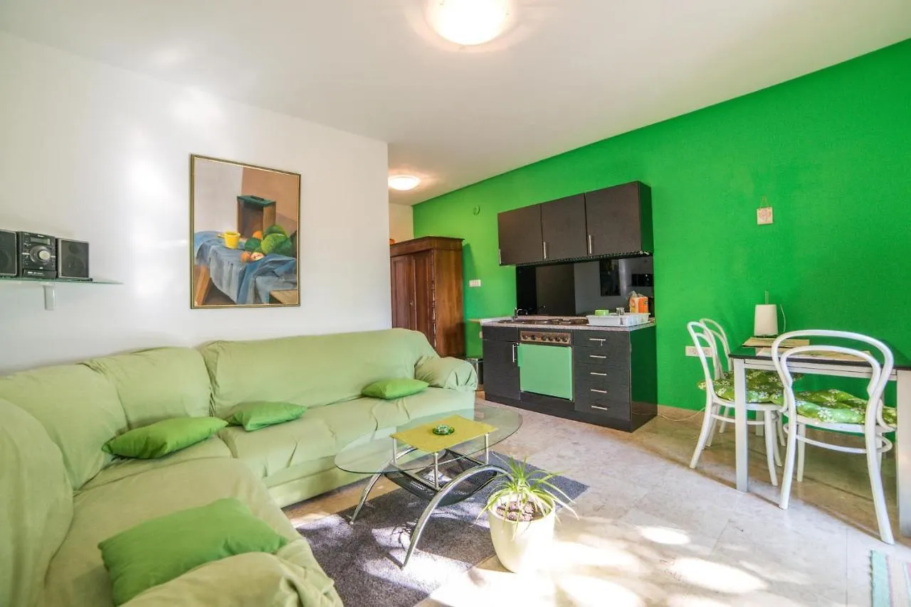 Apartment Pud Oreh 306 Roč 克罗地亚