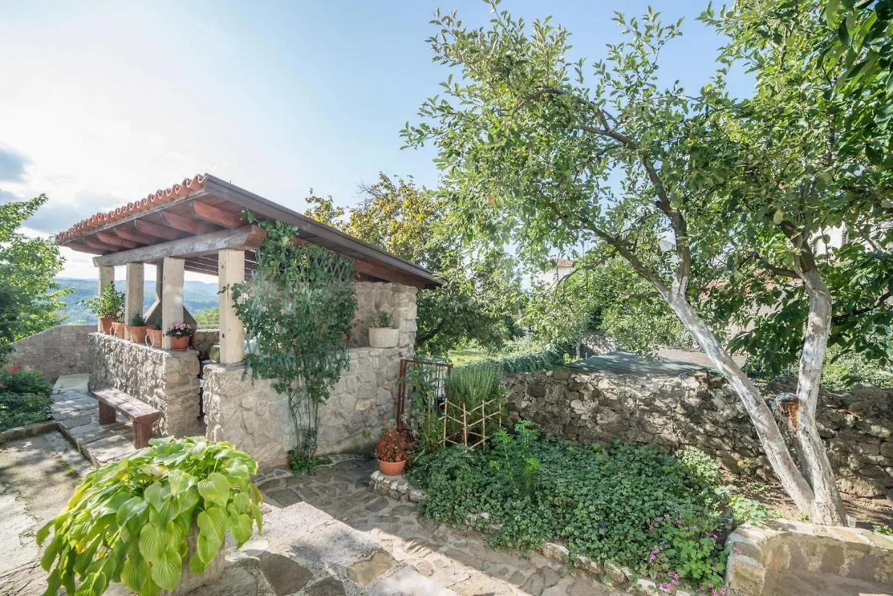 Apartment Pud Oreh 306 Roč 克罗地亚